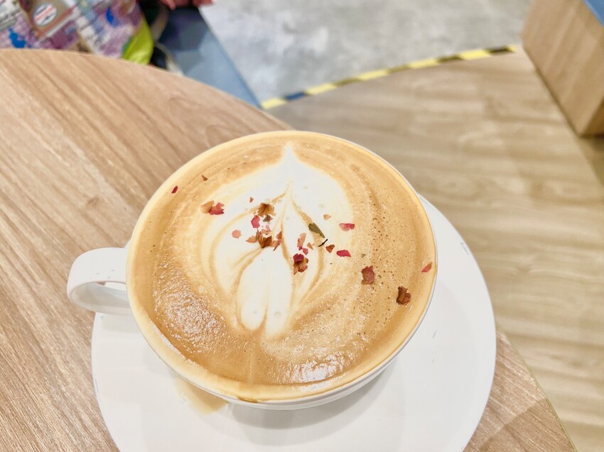 新北咖啡廳推薦 新莊宏匯廣場 ASPOON_ASPOON阿本紅蔘咖啡館 集結咖啡、紅蔘與健康為一體的咖啡店