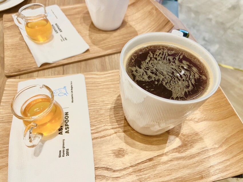 新北咖啡廳推薦 新莊宏匯廣場 ASPOON_ASPOON阿本紅蔘咖啡館 集結咖啡、紅蔘與健康為一體的咖啡店