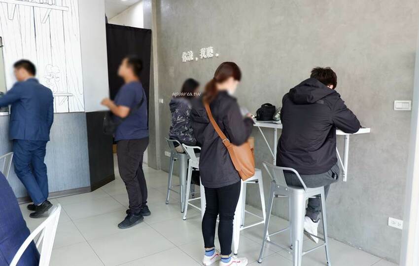 石饕低卡餐盒坊。走進2D漫畫世界吃便當,自助機點餐還可LINE PAY付款,台中鐵板低卡便當推薦 - 🍎 蘋果話日常🍎