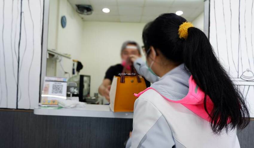 石饕低卡餐盒坊。走進2D漫畫世界吃便當,自助機點餐還可LINE PAY付款,台中鐵板低卡便當推薦 - 🍎 蘋果話日常🍎