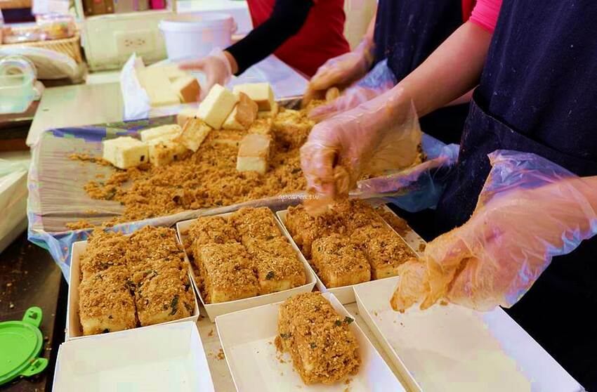 石饕低卡餐盒坊。走進2D漫畫世界吃便當,自助機點餐還可LINE PAY付款,台中鐵板低卡便當推薦 - 🍎 蘋果話日常🍎