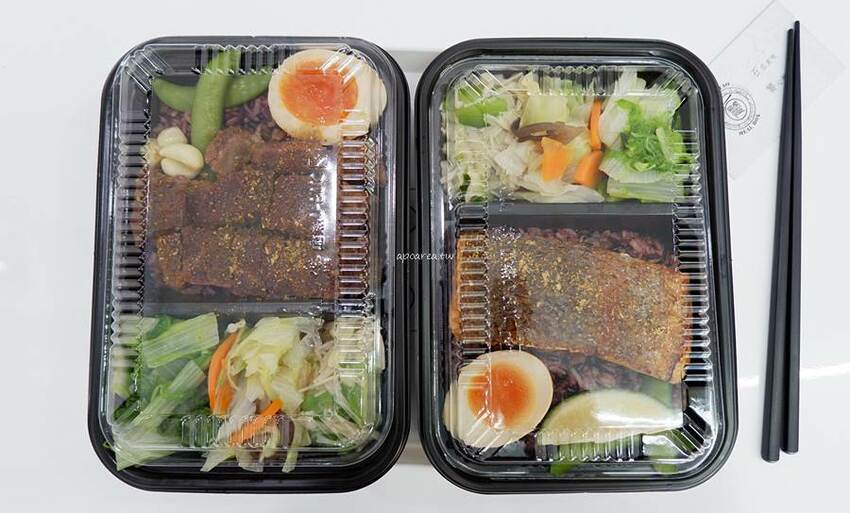 石饕低卡餐盒坊。走進2D漫畫世界吃便當,自助機點餐還可LINE PAY付款,台中鐵板低卡便當推薦 - 🍎 蘋果話日常🍎