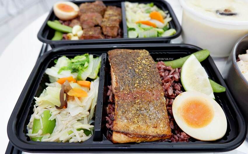石饕低卡餐盒坊。走進2D漫畫世界吃便當,自助機點餐還可LINE PAY付款,台中鐵板低卡便當推薦 - 🍎 蘋果話日常🍎