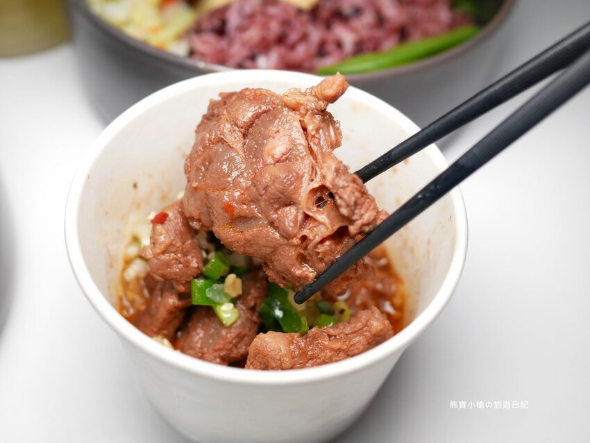 【台中美食】石饕低卡餐盒坊北屯進化店,運動後必吃的低卡餐推薦!配菜有溏心蛋唷,還有超好吃蒸蛋湯才35元。 @熊寶小榆の旅遊日記