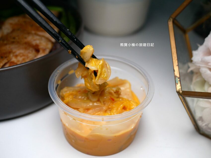 【台中美食】石饕低卡餐盒坊北屯進化店,運動後必吃的低卡餐推薦!配菜有溏心蛋唷,還有超好吃蒸蛋湯才35元。 @熊寶小榆の旅遊日記