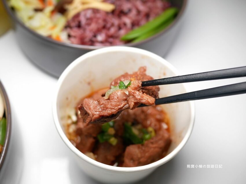 【台中美食】石饕低卡餐盒坊北屯進化店,運動後必吃的低卡餐推薦!配菜有溏心蛋唷,還有超好吃蒸蛋湯才35元。 @熊寶小榆の旅遊日記