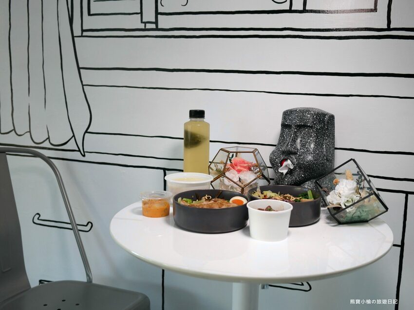 【台中美食】石饕低卡餐盒坊北屯進化店,運動後必吃的低卡餐推薦!配菜有溏心蛋唷,還有超好吃蒸蛋湯才35元。 @熊寶小榆の旅遊日記