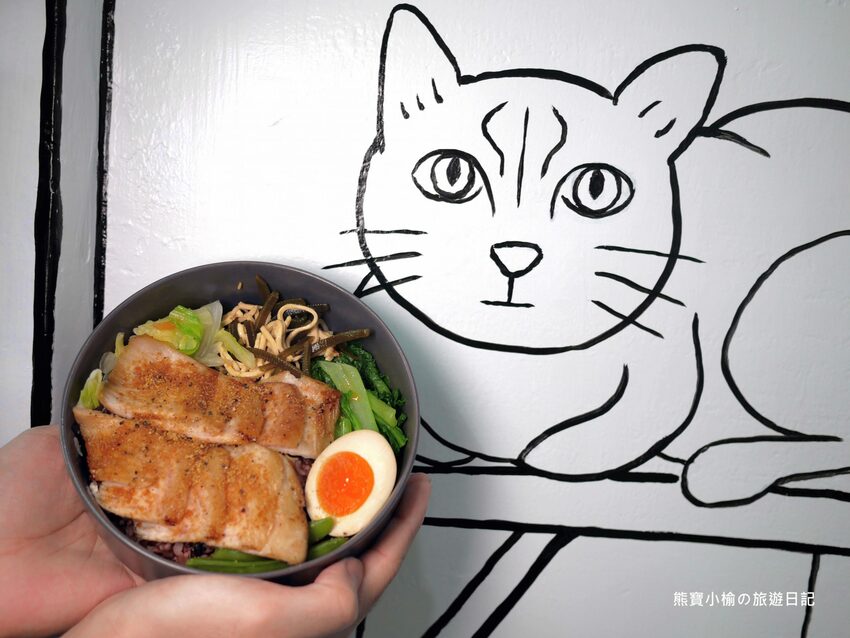 【台中美食】石饕低卡餐盒坊北屯進化店,運動後必吃的低卡餐推薦!配菜有溏心蛋唷,還有超好吃蒸蛋湯才35元。 @熊寶小榆の旅遊日記