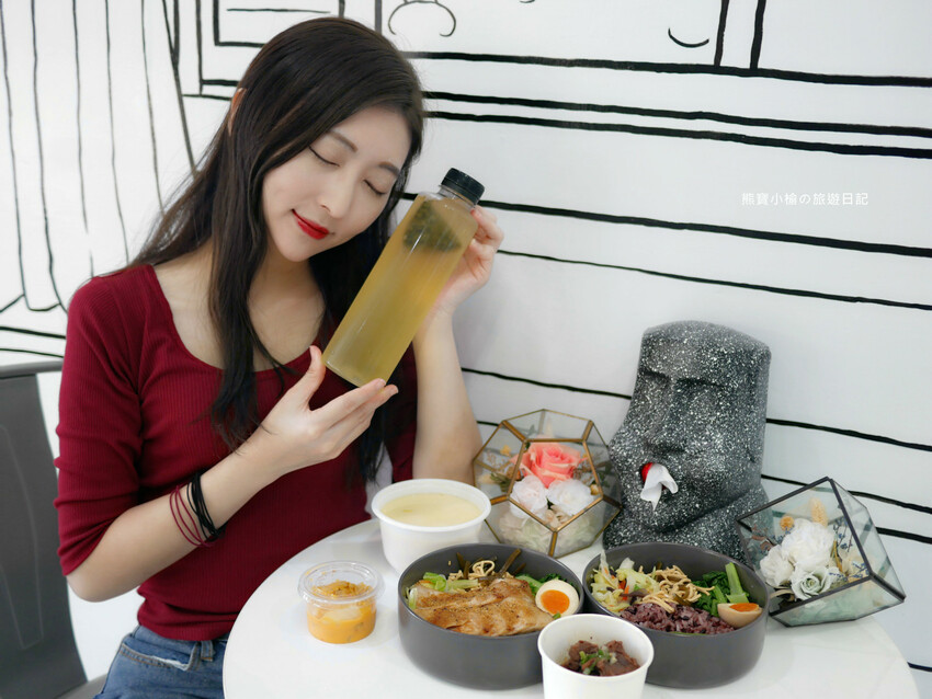 【台中美食】石饕低卡餐盒坊北屯進化店,運動後必吃的低卡餐推薦!配菜有溏心蛋唷,還有超好吃蒸蛋湯才35元。 @熊寶小榆の旅遊日記