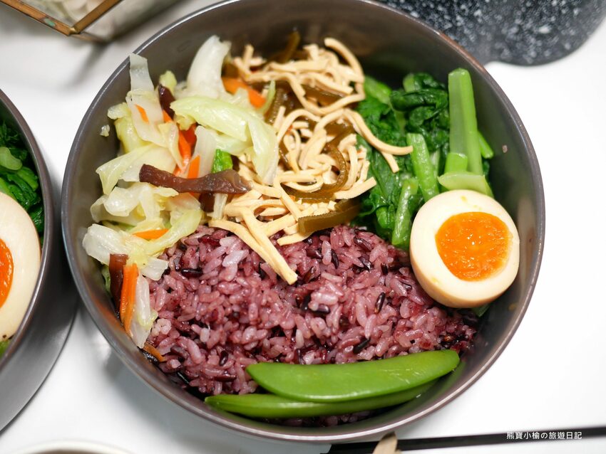 【台中美食】石饕低卡餐盒坊北屯進化店,運動後必吃的低卡餐推薦!配菜有溏心蛋唷,還有超好吃蒸蛋湯才35元。 @熊寶小榆の旅遊日記