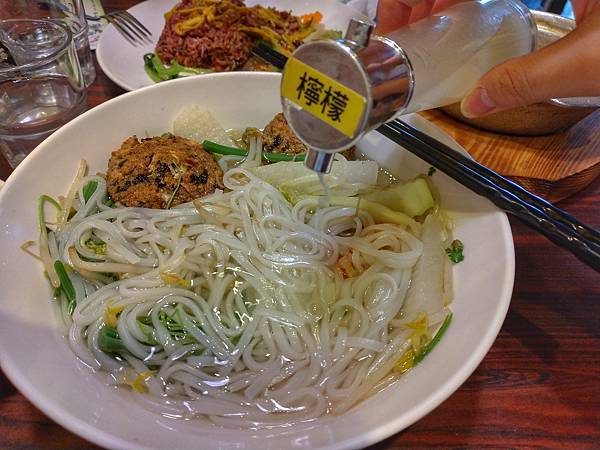 【北捷|士林美食】越鄉養生素食館|寫蔬計畫006|好評價也好平價!酥脆扎實豆腐獅子頭超特別