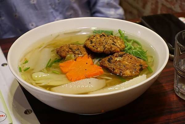 【北捷|士林美食】越鄉養生素食館|寫蔬計畫006|好評價也好平價!酥脆扎實豆腐獅子頭超特別