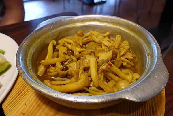 【北捷|士林美食】越鄉養生素食館|寫蔬計畫006|好評價也好平價!酥脆扎實豆腐獅子頭超特別