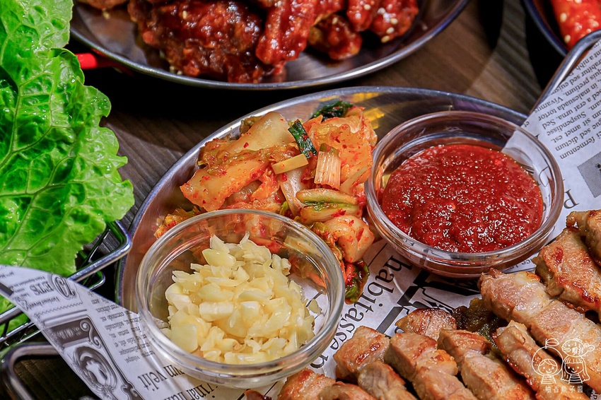 That’s ok 괜찮아 韓式餐酒館，免出國也能吃到超潮韓式料理！限量馬鈴薯豬骨湯、韓式炸雞、炸年糕通通有，還有夢幻花式調酒好浪漫！