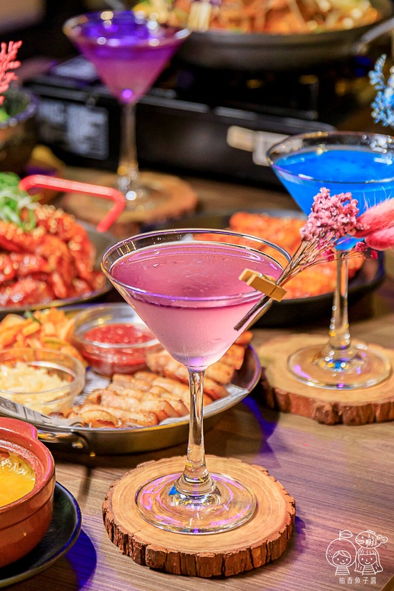 That’s ok 괜찮아 韓式餐酒館，免出國也能吃到超潮韓式料理！限量馬鈴薯豬骨湯、韓式炸雞、炸年糕通通有，還有夢幻花式調酒好浪漫！