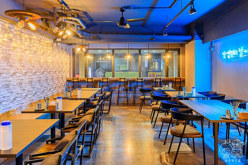 That’s ok 괜찮아 韓式餐酒館，免出國也能吃到超潮韓式料理！限量馬鈴薯豬骨湯、韓式炸雞、炸年糕通通有，還有夢幻花式調酒好浪漫！