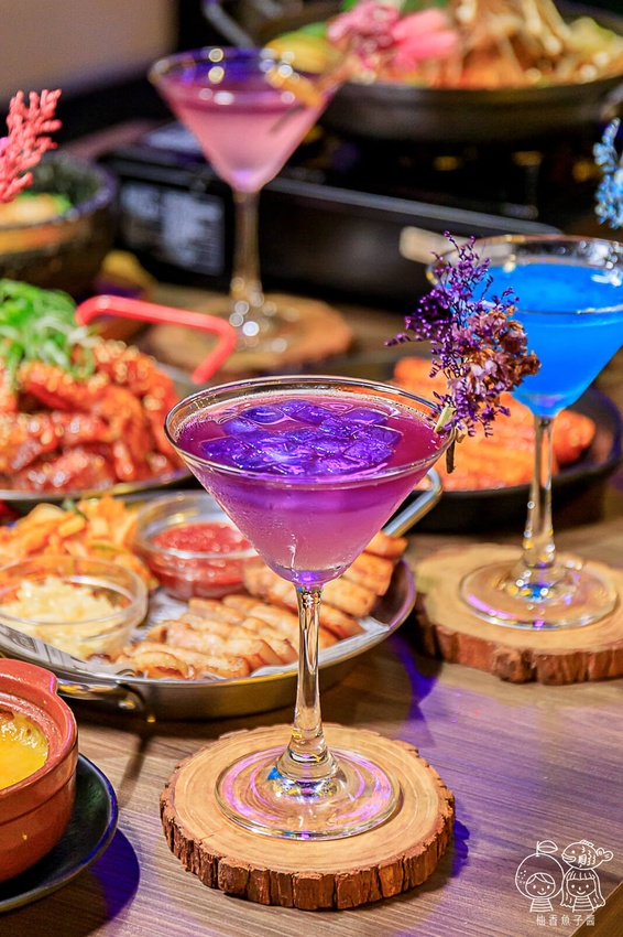 That’s ok 괜찮아 韓式餐酒館，免出國也能吃到超潮韓式料理！限量馬鈴薯豬骨湯、韓式炸雞、炸年糕通通有，還有夢幻花式調酒好浪漫！