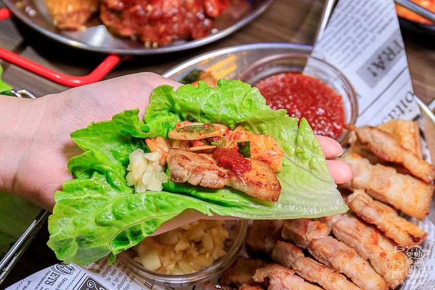 That’s ok 괜찮아 韓式餐酒館，免出國也能吃到超潮韓式料理！限量馬鈴薯豬骨湯、韓式炸雞、炸年糕通通有，還有夢幻花式調酒好浪漫！