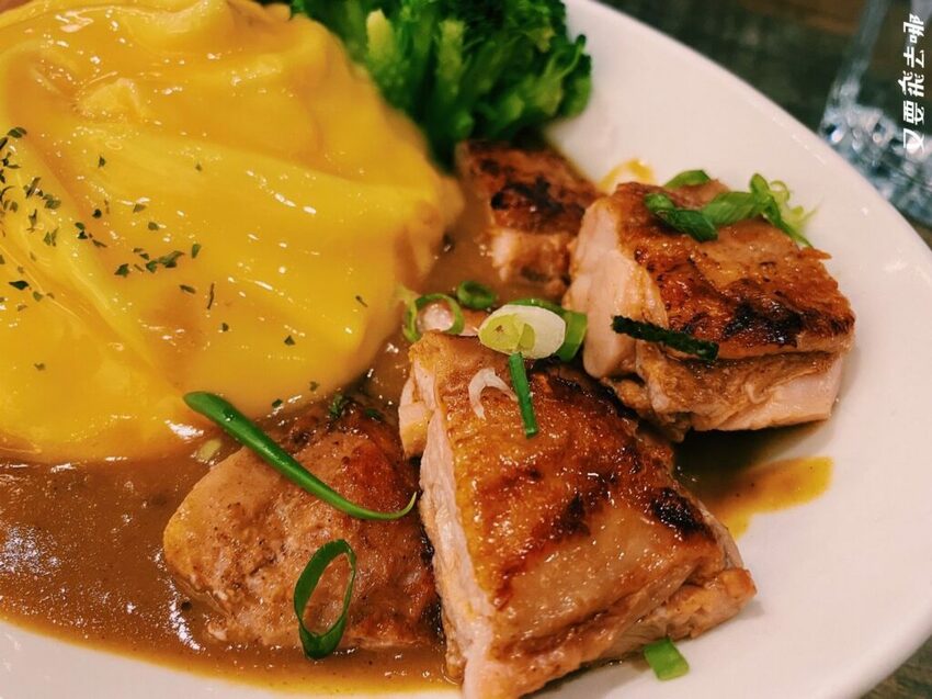 【台北美食】景美夜市旁夜奔咖哩，香濃創意咖哩醬，在地人超推薦的約會質感餐廳！(內附菜單) - 又要飛去哪！？