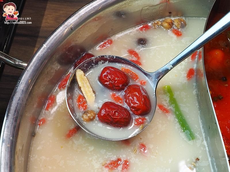 桃園龜山美食-巴適經典麻辣火鍋林口店-746元就有和牛吃到飽，還有牛舌牛肝隨你吃，珍珠奶茶自己調啊!!  (邀約) @民宿女王芽月-美食.旅遊.全台趴趴走