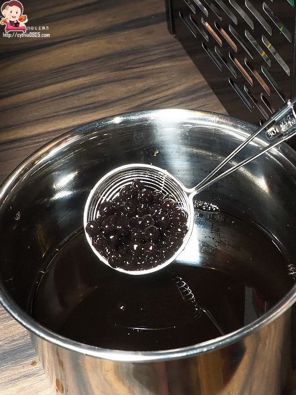 桃園龜山美食-巴適經典麻辣火鍋林口店-746元就有和牛吃到飽，還有牛舌牛肝隨你吃，珍珠奶茶自己調啊!!  (邀約) @民宿女王芽月-美食.旅遊.全台趴趴走