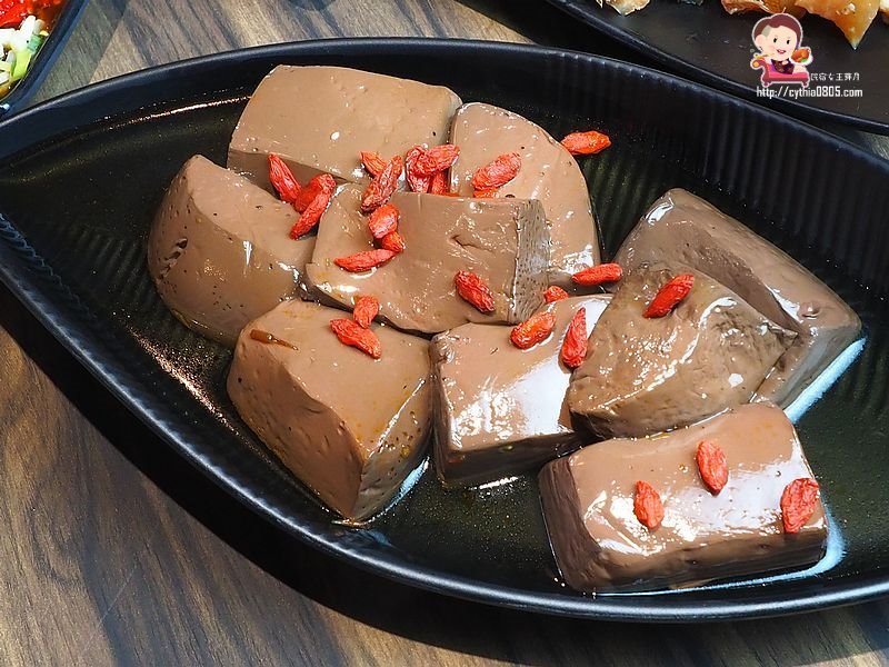 桃園龜山美食-巴適經典麻辣火鍋林口店-746元就有和牛吃到飽，還有牛舌牛肝隨你吃，珍珠奶茶自己調啊!!  (邀約) @民宿女王芽月-美食.旅遊.全台趴趴走