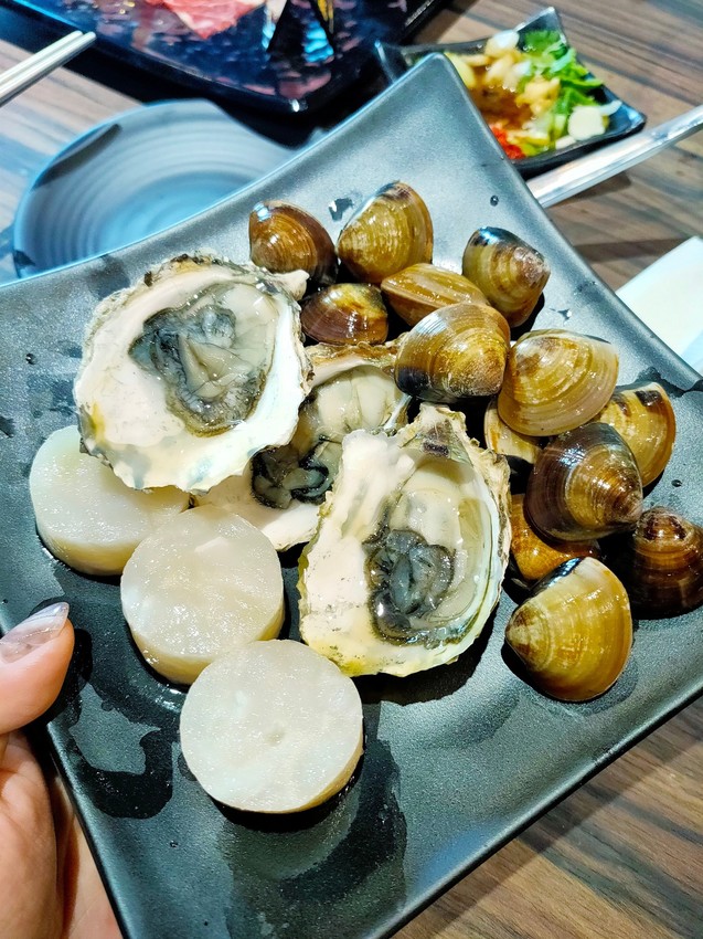 桃園龜山美食-巴適經典麻辣火鍋林口店-746元就有和牛吃到飽，還有牛舌牛肝隨你吃，珍珠奶茶自己調啊!!  (邀約) @民宿女王芽月-美食.旅遊.全台趴趴走