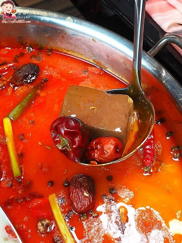 桃園龜山美食-巴適經典麻辣火鍋林口店-746元就有和牛吃到飽，還有牛舌牛肝隨你吃，珍珠奶茶自己調啊!!  (邀約) @民宿女王芽月-美食.旅遊.全台趴趴走