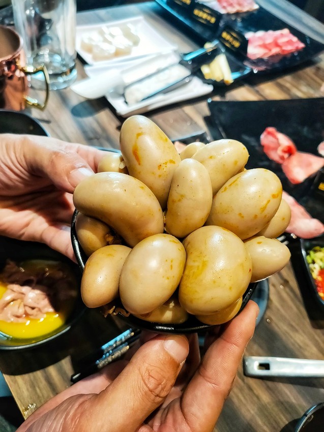 桃園龜山美食-巴適經典麻辣火鍋林口店-746元就有和牛吃到飽，還有牛舌牛肝隨你吃，珍珠奶茶自己調啊!!  (邀約) @民宿女王芽月-美食.旅遊.全台趴趴走