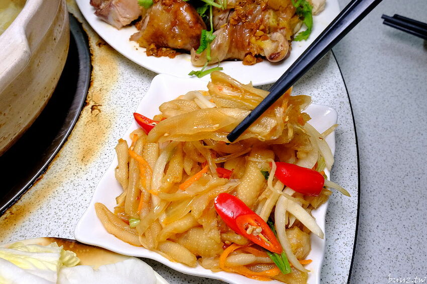 榴槤雞湯想嚐嚐看嗎~田園旁的廣式椰子雞餐廳,加入整顆椰子水,湯頭甘甜有濃厚果香!