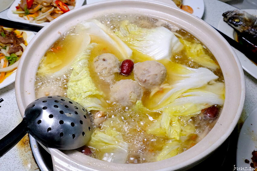 榴槤雞湯想嚐嚐看嗎~田園旁的廣式椰子雞餐廳,加入整顆椰子水,湯頭甘甜有濃厚果香!