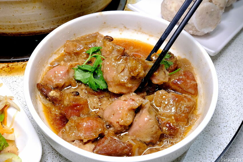 榴槤雞湯想嚐嚐看嗎~田園旁的廣式椰子雞餐廳,加入整顆椰子水,湯頭甘甜有濃厚果香!