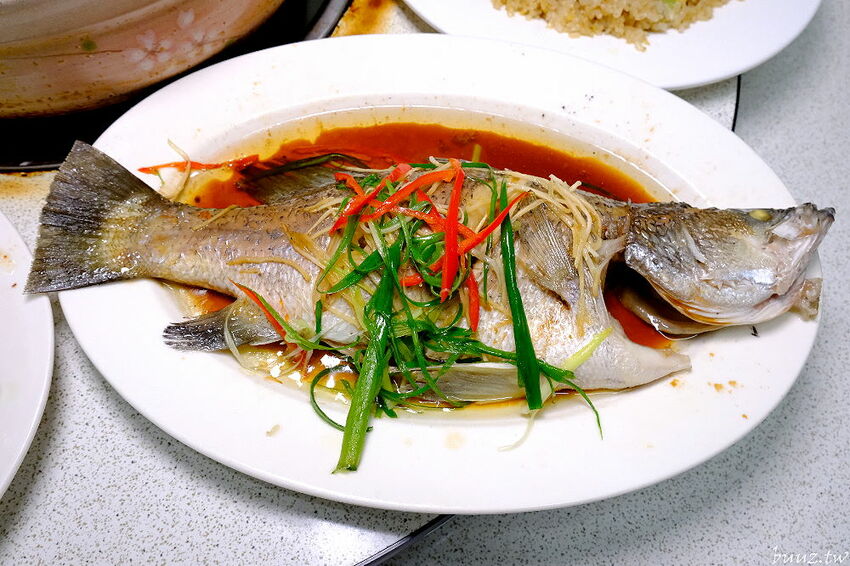 榴槤雞湯想嚐嚐看嗎~田園旁的廣式椰子雞餐廳,加入整顆椰子水,湯頭甘甜有濃厚果香!