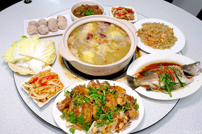 榴槤雞湯想嚐嚐看嗎~田園旁的廣式椰子雞餐廳,加入整顆椰子水,湯頭甘甜有濃厚果香!