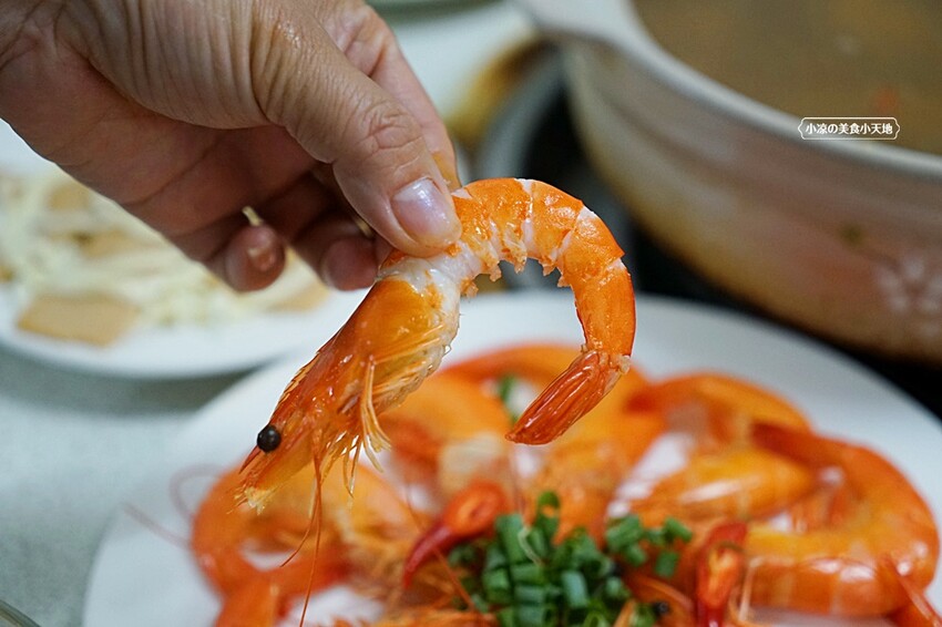 老饕帶路!!隱藏在田園間的廣式私房料理,台中少見榴槤雞湯、椰子雞湯,霸氣端上桌,還有廣東快炒、特色涼菜都必點!!