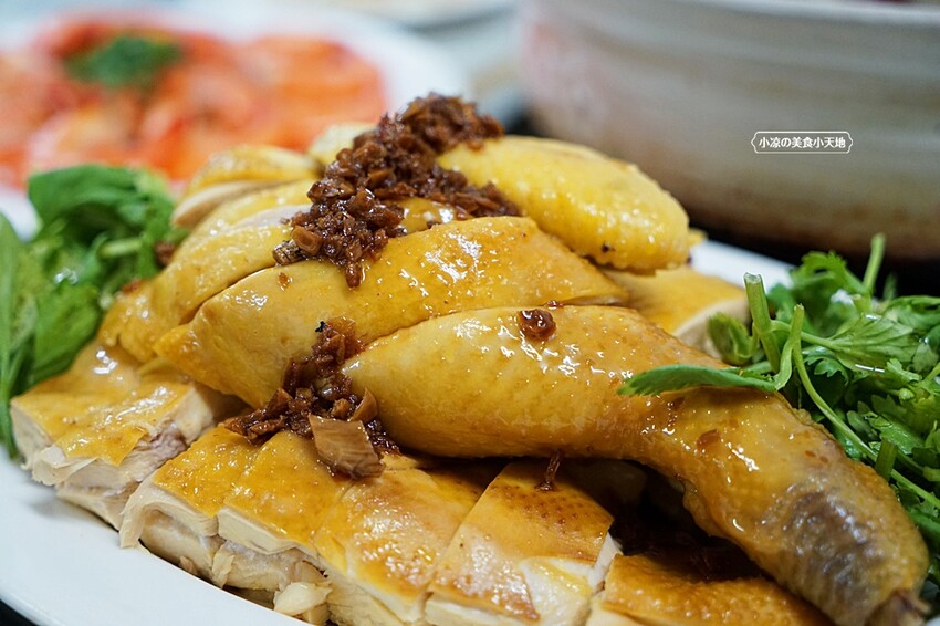 老饕帶路!!隱藏在田園間的廣式私房料理,台中少見榴槤雞湯、椰子雞湯,霸氣端上桌,還有廣東快炒、特色涼菜都必點!!