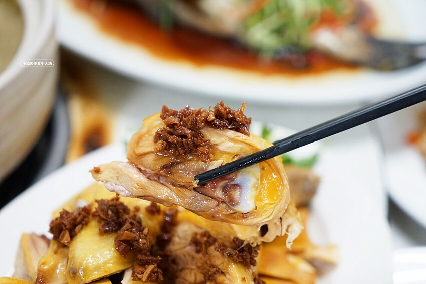 老饕帶路!!隱藏在田園間的廣式私房料理,台中少見榴槤雞湯、椰子雞湯,霸氣端上桌,還有廣東快炒、特色涼菜都必點!!