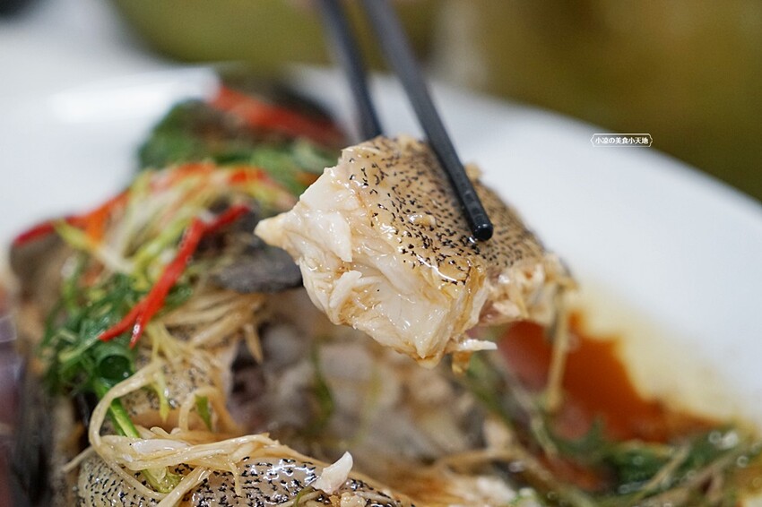 老饕帶路!!隱藏在田園間的廣式私房料理,台中少見榴槤雞湯、椰子雞湯,霸氣端上桌,還有廣東快炒、特色涼菜都必點!!