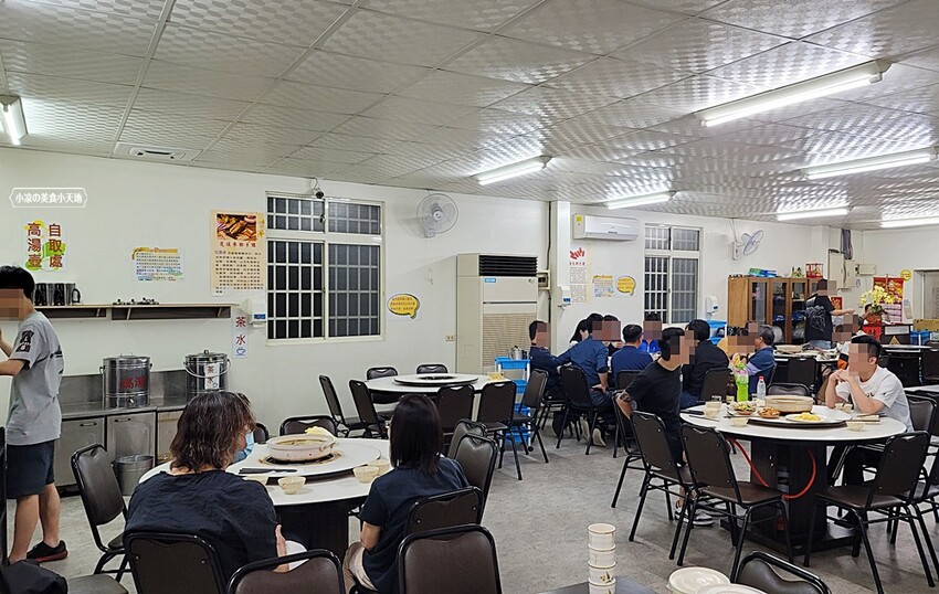 老饕帶路!!隱藏在田園間的廣式私房料理,台中少見榴槤雞湯、椰子雞湯,霸氣端上桌,還有廣東快炒、特色涼菜都必點!!
