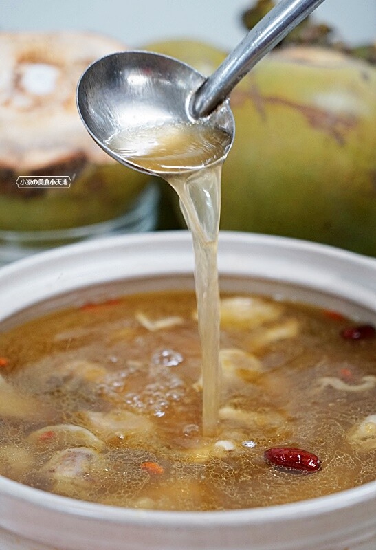 老饕帶路!!隱藏在田園間的廣式私房料理,台中少見榴槤雞湯、椰子雞湯,霸氣端上桌,還有廣東快炒、特色涼菜都必點!!