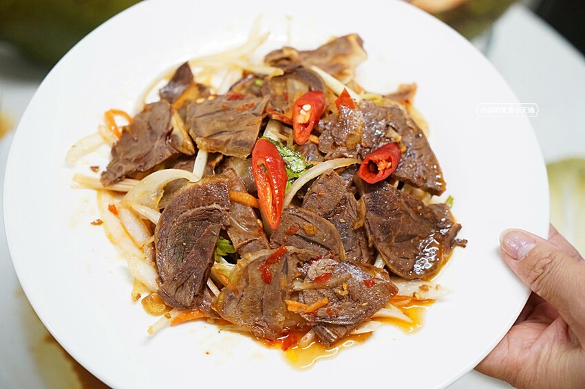 老饕帶路!!隱藏在田園間的廣式私房料理,台中少見榴槤雞湯、椰子雞湯,霸氣端上桌,還有廣東快炒、特色涼菜都必點!!