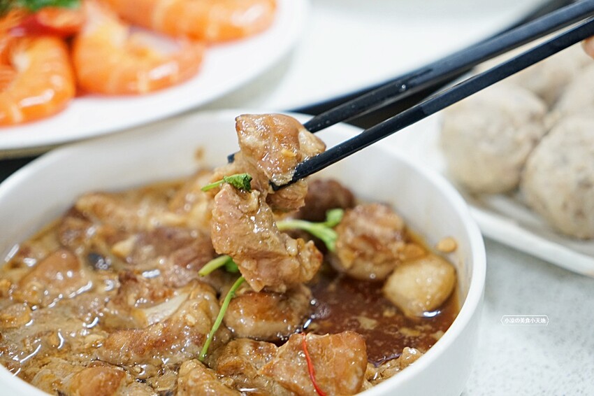 老饕帶路!!隱藏在田園間的廣式私房料理,台中少見榴槤雞湯、椰子雞湯,霸氣端上桌,還有廣東快炒、特色涼菜都必點!!