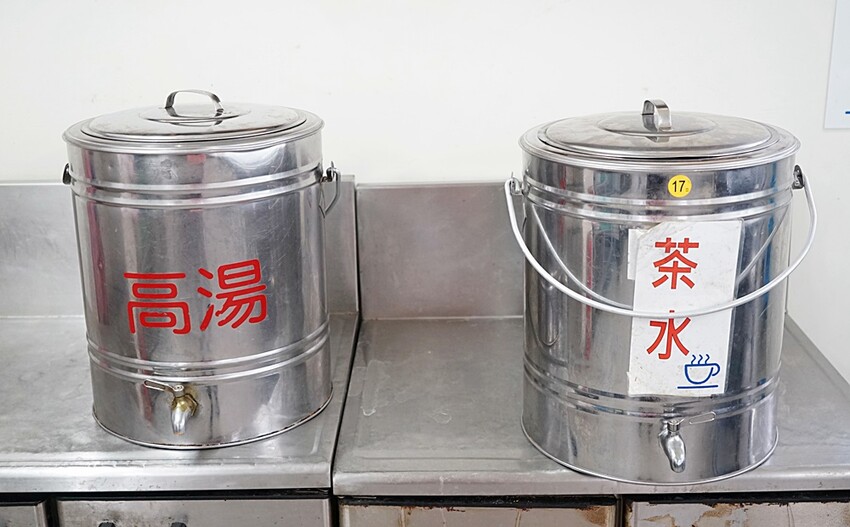 老饕帶路!!隱藏在田園間的廣式私房料理,台中少見榴槤雞湯、椰子雞湯,霸氣端上桌,還有廣東快炒、特色涼菜都必點!!