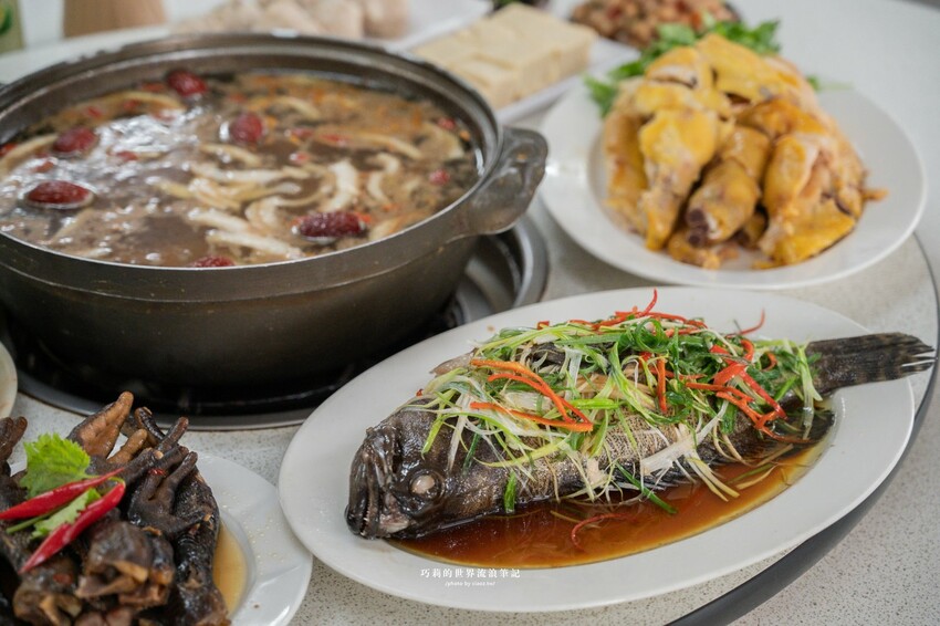 台中高鐵附近超強椰子雞湯，湯頭清甜溫潤香氣滿分！全是廣東媽媽的手路菜