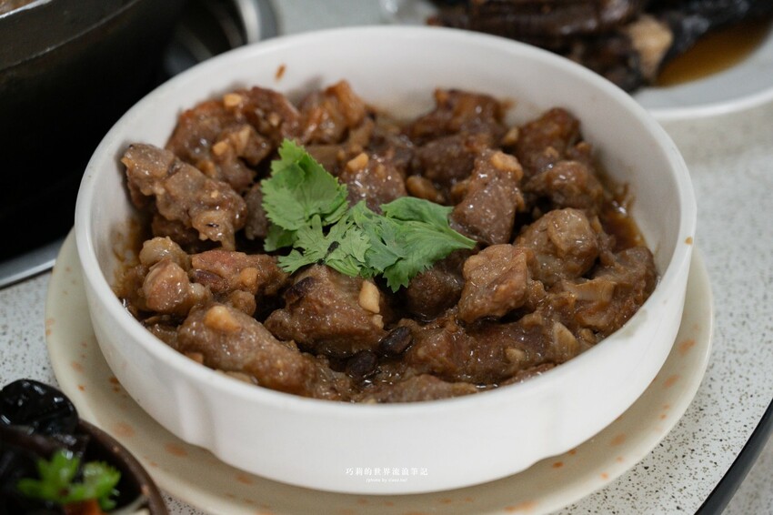 台中高鐵附近超強椰子雞湯，湯頭清甜溫潤香氣滿分！全是廣東媽媽的手路菜