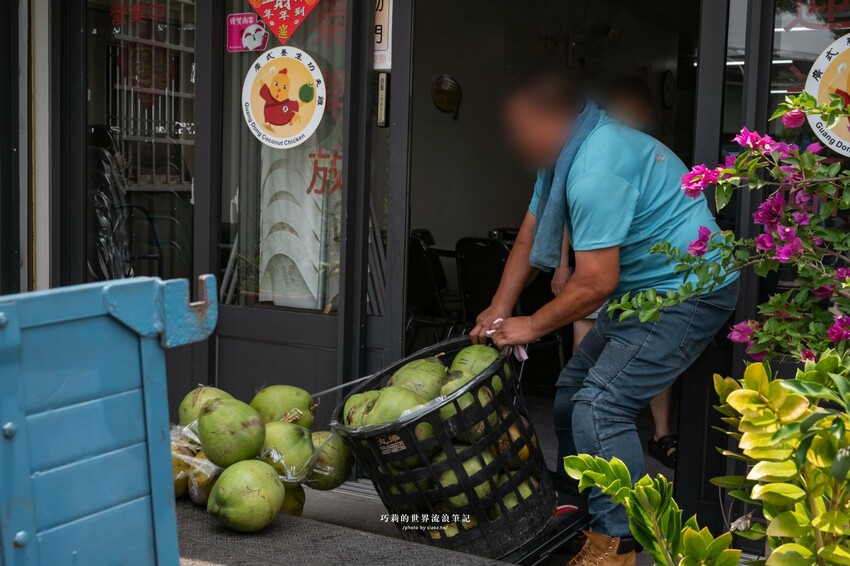 台中高鐵附近超強椰子雞湯，湯頭清甜溫潤香氣滿分！全是廣東媽媽的手路菜