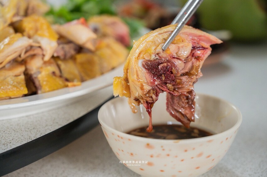 台中高鐵附近超強椰子雞湯，湯頭清甜溫潤香氣滿分！全是廣東媽媽的手路菜