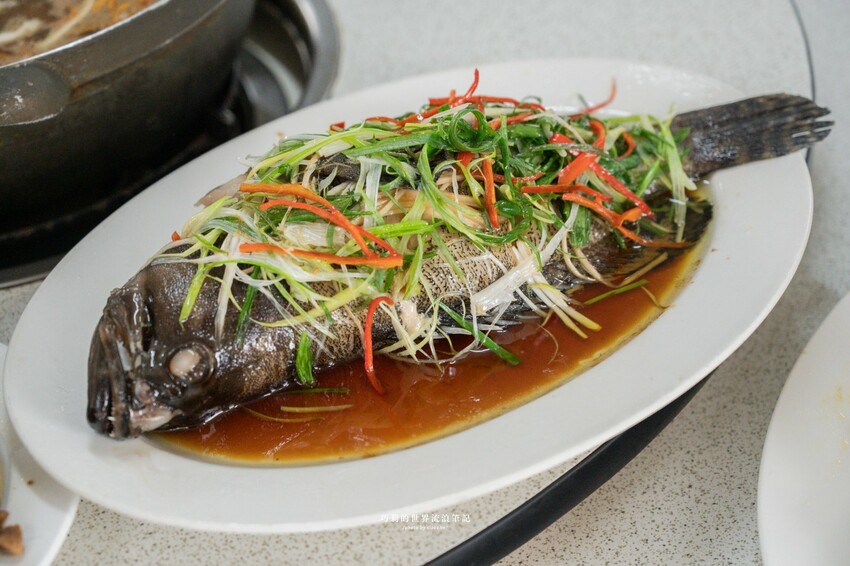 台中高鐵附近超強椰子雞湯，湯頭清甜溫潤香氣滿分！全是廣東媽媽的手路菜