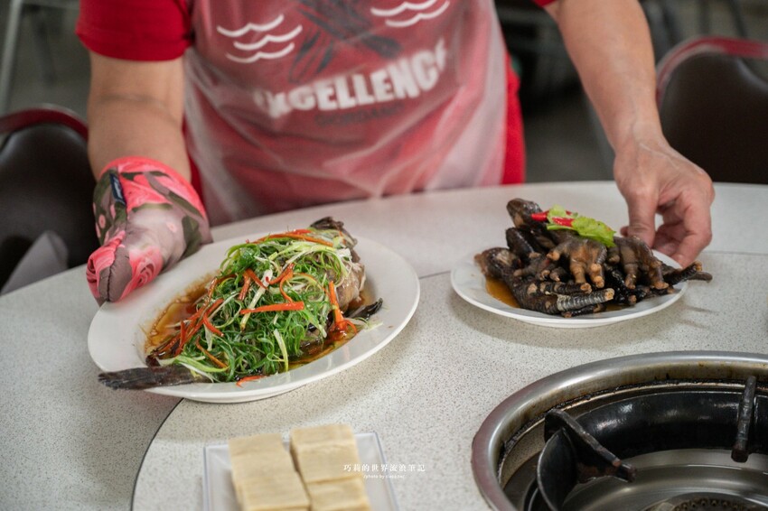 台中高鐵附近超強椰子雞湯，湯頭清甜溫潤香氣滿分！全是廣東媽媽的手路菜