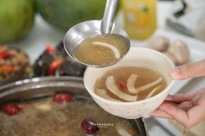 台中高鐵附近超強椰子雞湯，湯頭清甜溫潤香氣滿分！全是廣東媽媽的手路菜
